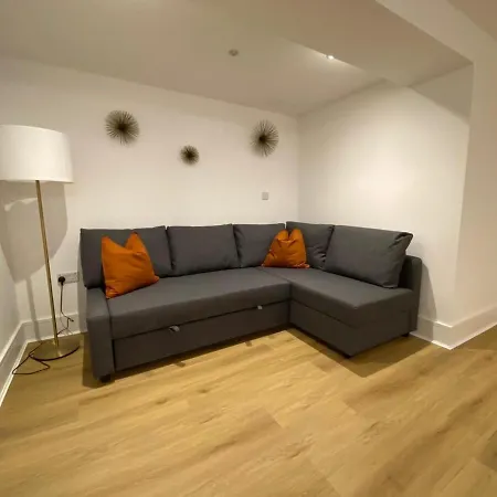 2 2 Bedrooms, Sleeps X 6 *