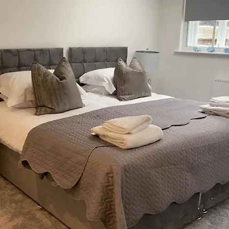 2 2 Bedrooms, Sleeps X 6 * York