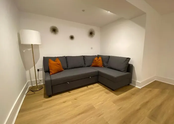 2 2 Bedrooms, Sleeps X 6 *